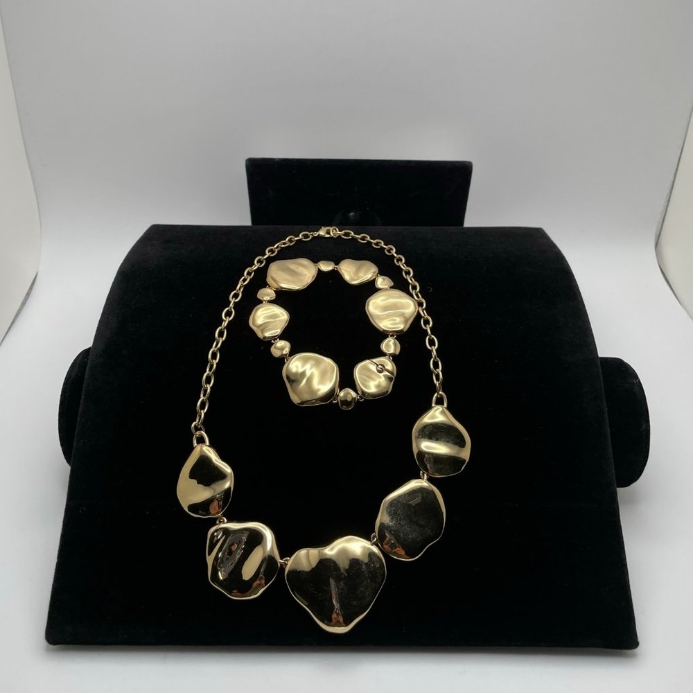 Gold pebble chocker necklace and bracelet set NWT